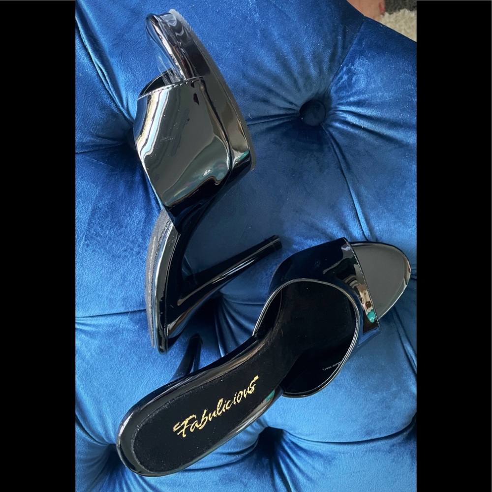 Fabulicious black patent slides